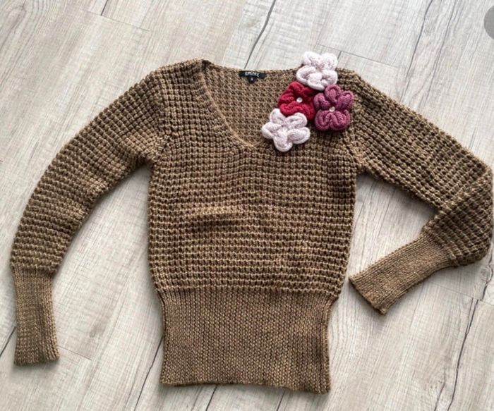 Joli pull tricot taille 14 ans proche du neuf