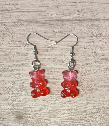 Petits ours rouge et rose à paillettes en résine en boucles d'oreilles
