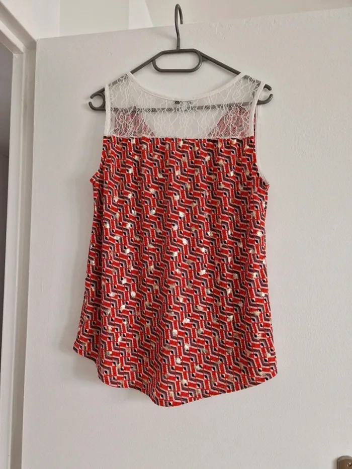 Blouse manches courtes rouge avec motifs - photo numéro 4