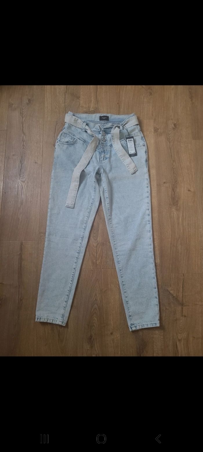 Jeans neuf taille 38 - photo numéro 2