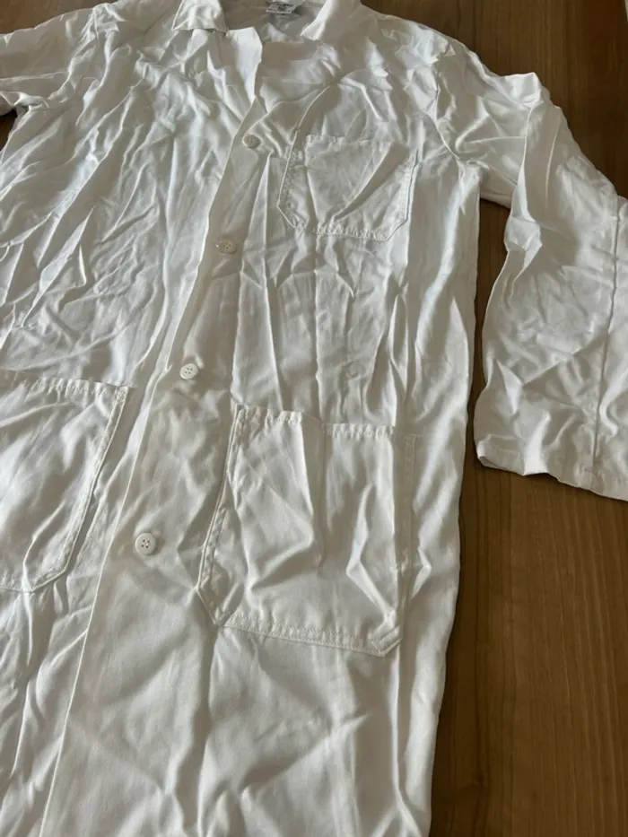 Blouse blanche avec boutons et poches - photo numéro 3