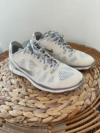 Paire de basket Nike free 5.0 en 38