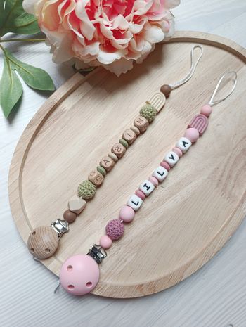 Attache tétine arc en ciel