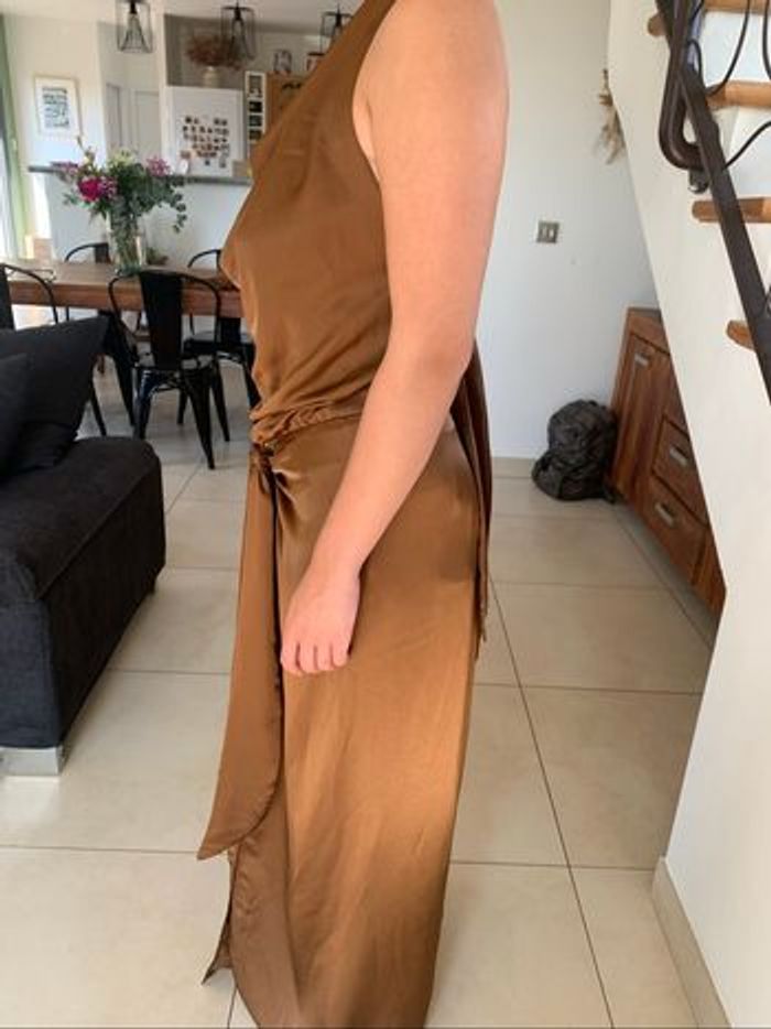Robe cérémonie Zara neuve en satin marron - photo numéro 3
