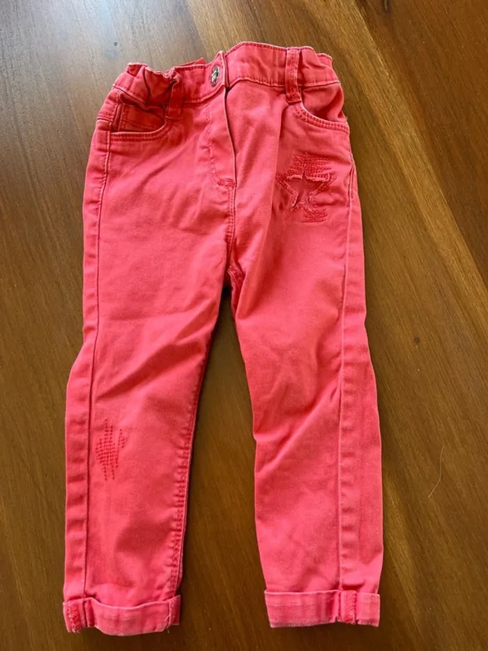 Lot de 3 jeans taille 2 ans très bon état. - photo numéro 5