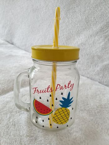 Verre avec poignée couvercle paille