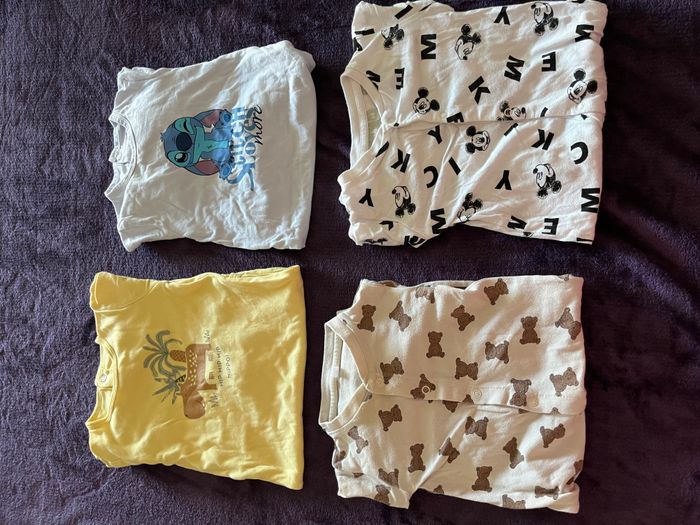 Lot de 4 pyjamas bébé taille 6 et 9 mois diverses marques