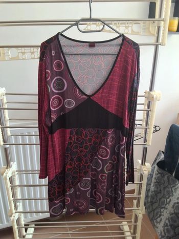 Haut violet avec motifs