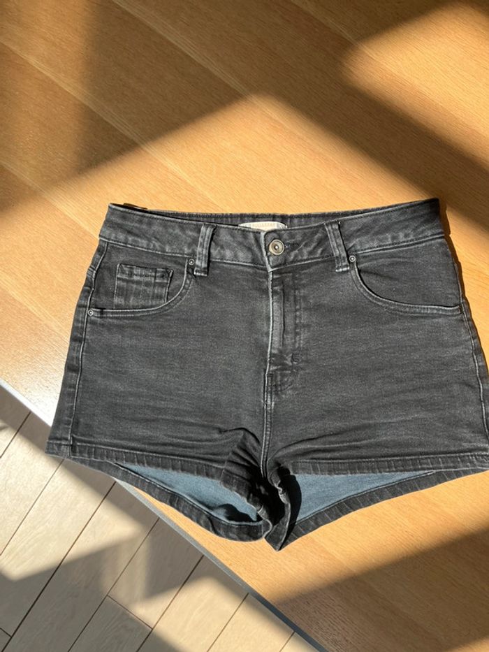 Short noir basique Pull & Bear - summer denim - photo numéro 3