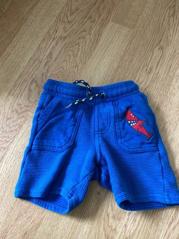 Short 3 ans