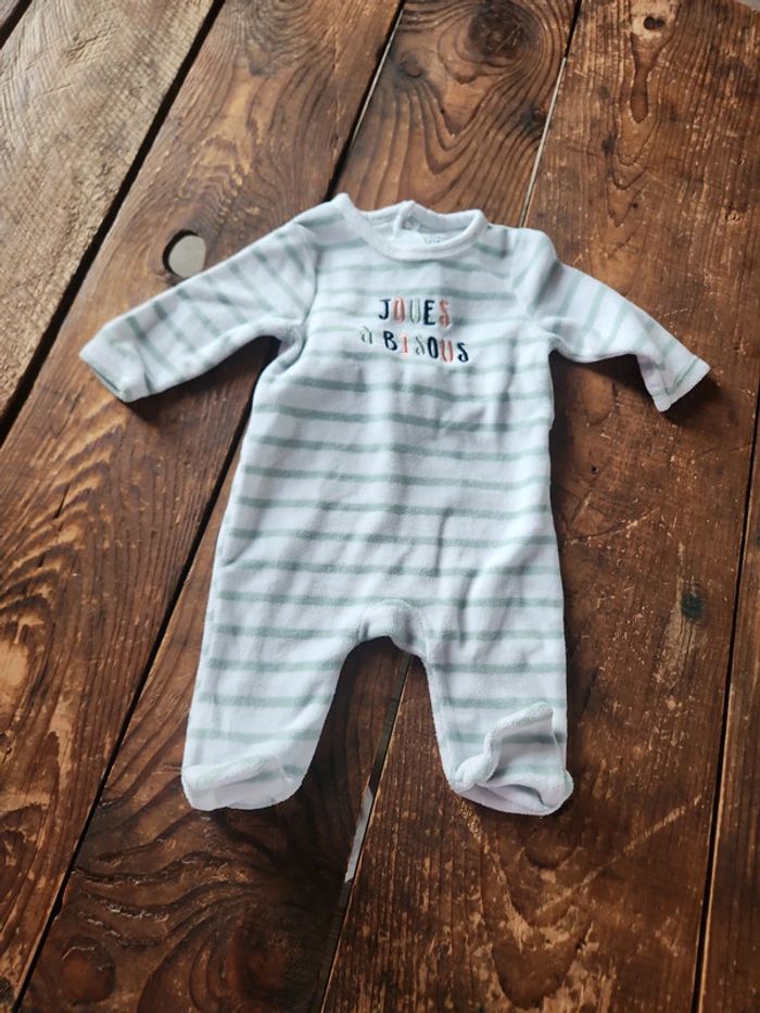 Pyjamas 1 mois - photo numéro 4