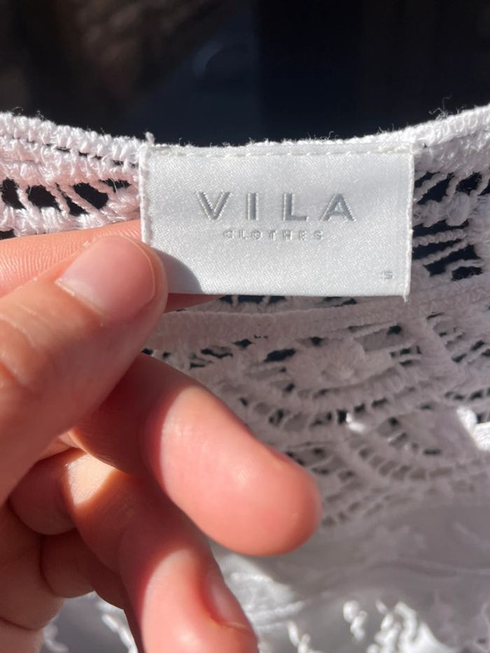 T-shirt blanc avec de la dentelle - photo numéro 4