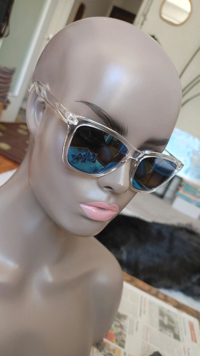 Lunettes de soleil monture transparente glace bleu - photo numéro 4