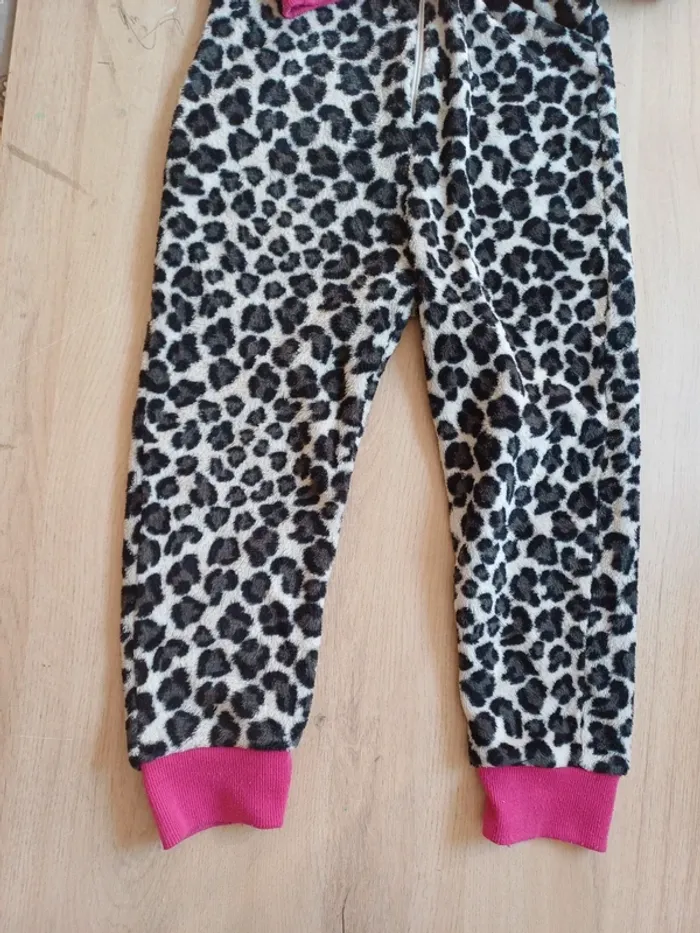 Combinaison pyjama velours léopard 🐆 - photo numéro 2