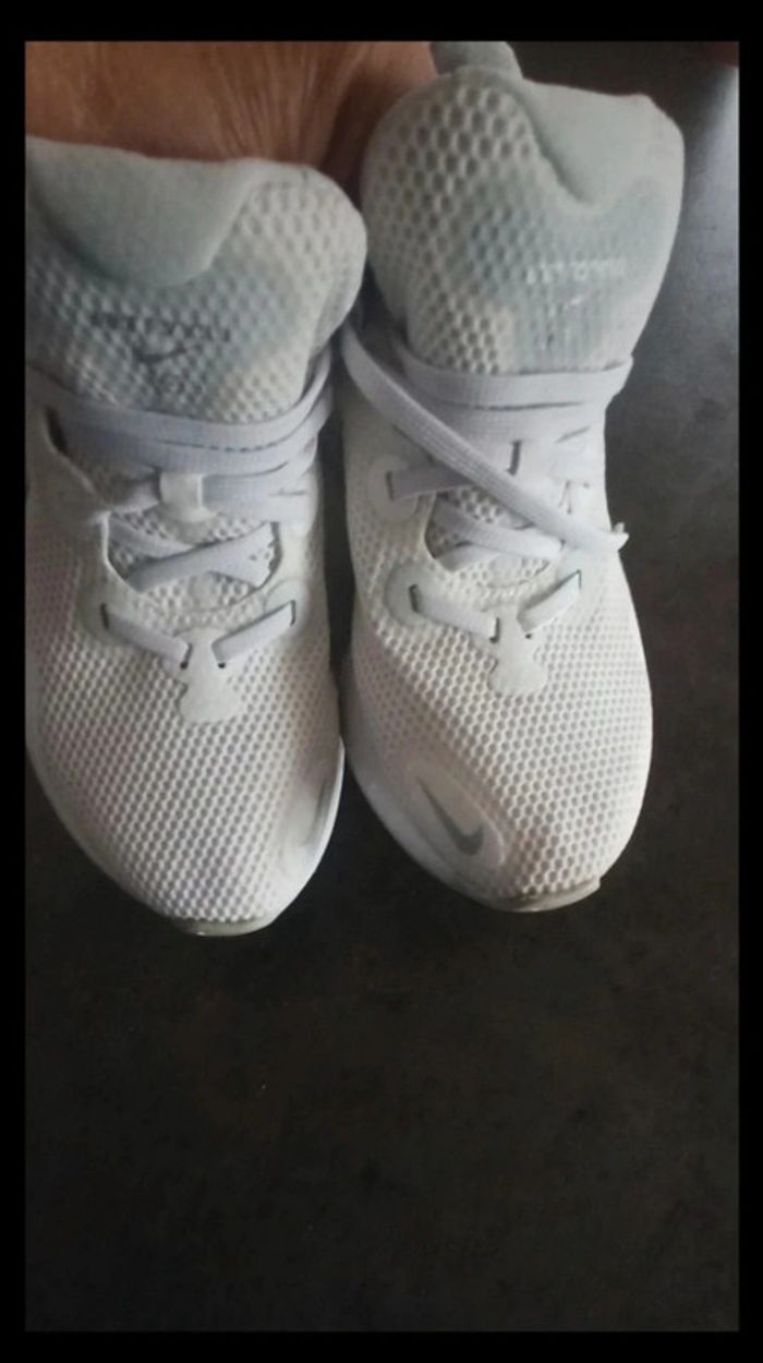 Baskets Nike renew run blanches - photo numéro 2