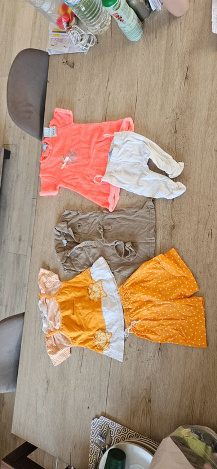 Lot de 38 vêtements fille printemps/été en 12 mois, très bon etat - photo numéro 2