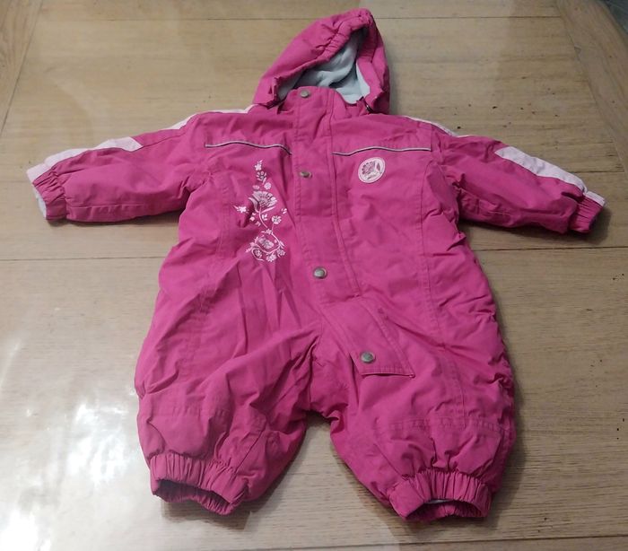 Combinaison de ski fille 9/12mois en très bon état