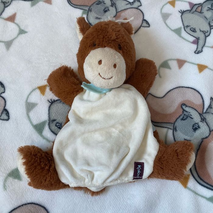 Doudou poney marionnette kaloo plat