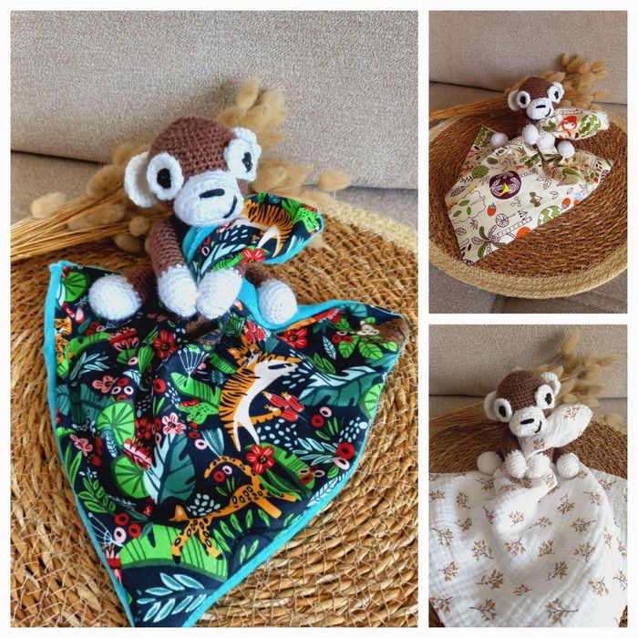 Doudou bébé peluche petit singe amigurumi avec tissu jungle - photo numéro 10