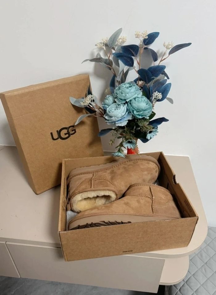 Uggs mini Taille 37 - photo numéro 5