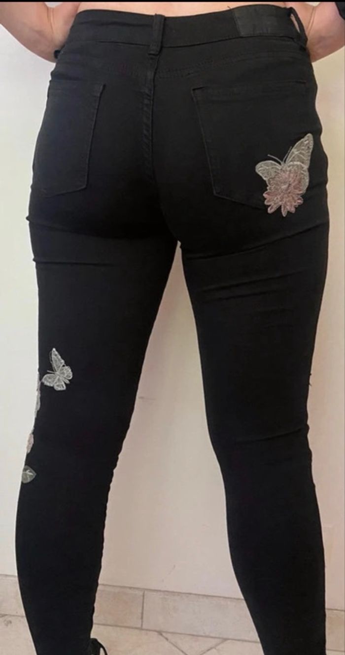Jeans brodé - photo numéro 2