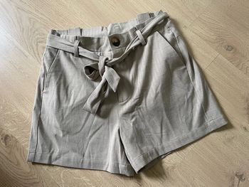 Short beige