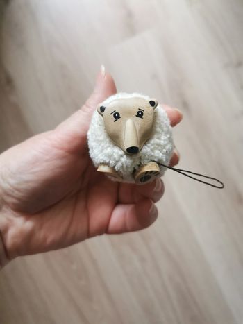 Breloque pompon ours blanc