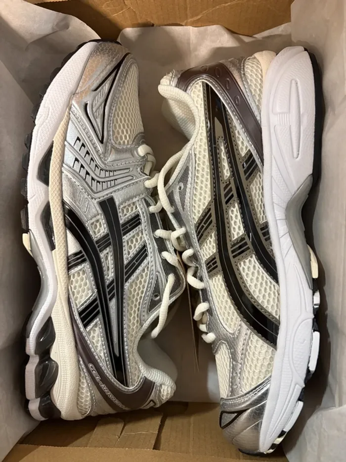 Asics Gel-Kayano 14 Noir Blanc Argent Taille 40 - photo numéro 4