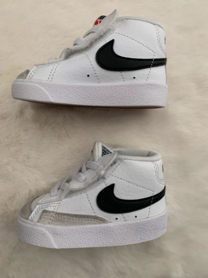 Baskets bébé /Nike - 19,5