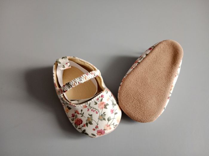 Chaussures fleuries liberty neuves bébé 6mois - photo numéro 3