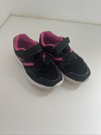 Basket à scratch sport noir et rose T31