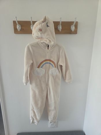 Trop mignonne combinaison licorne de chez Monoprix, taille 4 ans.