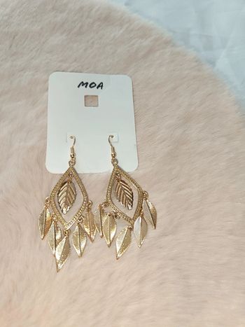 Boucle d'oreille dorée ⭐ feuilles pendantes