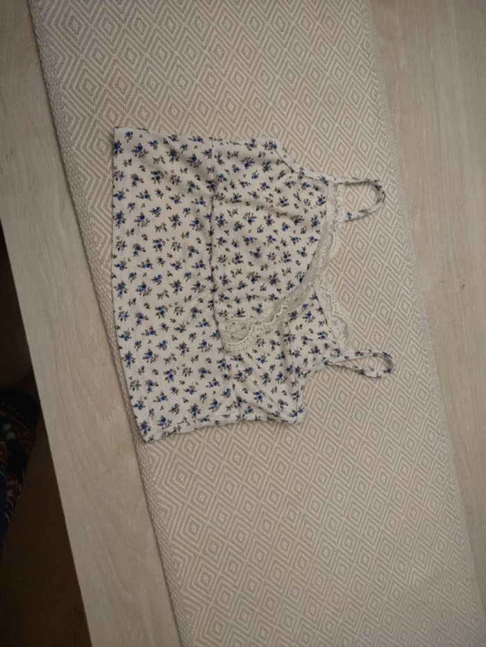 Magnifique crop top blanc fleuri bleu shein 10/11 ans