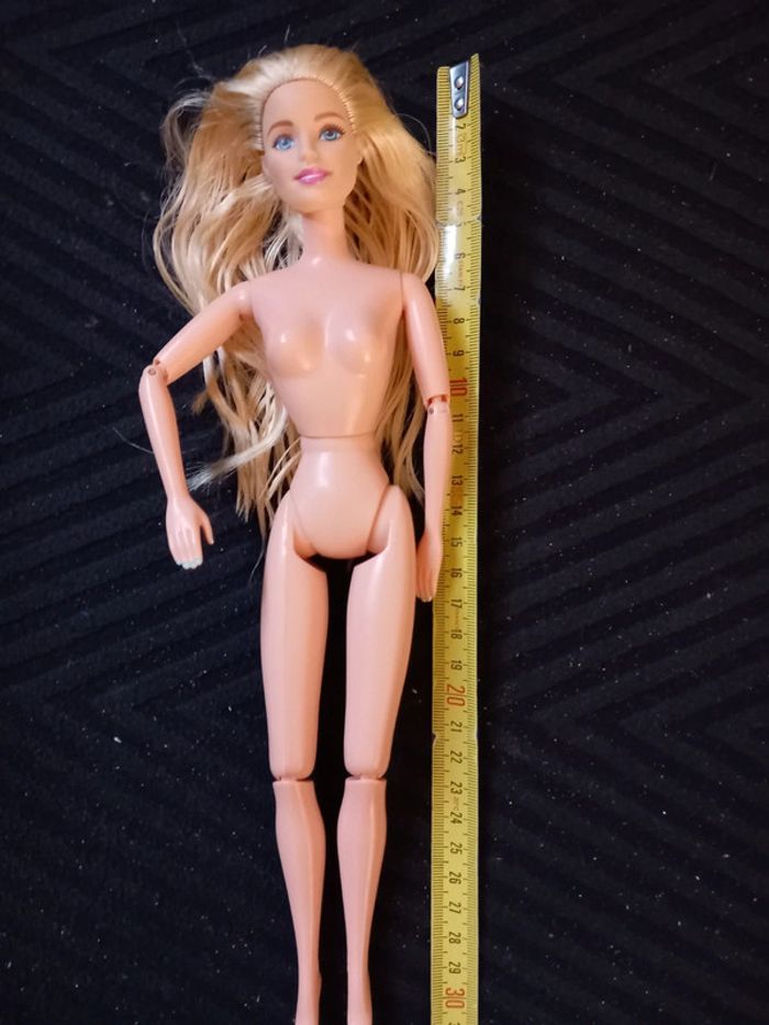 Barbie articulée avec vernis vintage - photo numéro 10