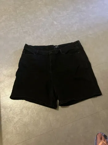Short en jeans taille haute réglable