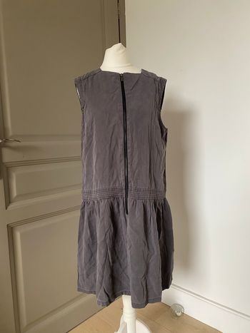 Robe grise à fermeture éclair 