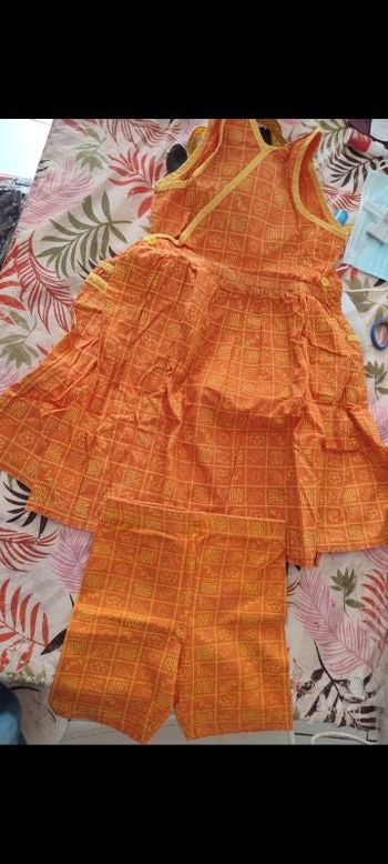 #kytie5ansfille. Ensemble robe sans manche et cycliste taille 5/6 ans