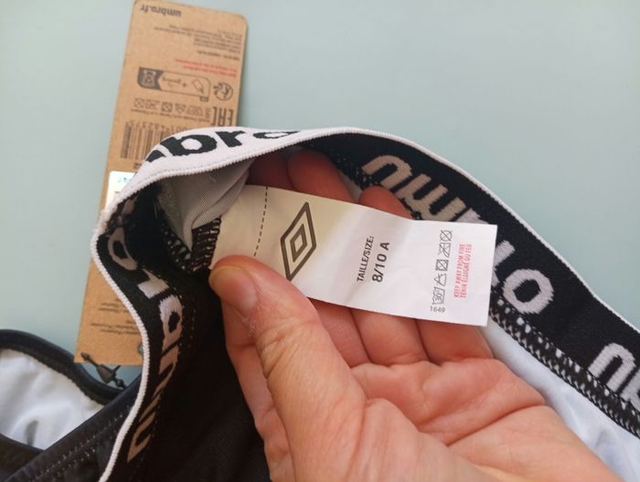Maillot de bain deux pièces Umbro taille 8/10 ans - photo numéro 5