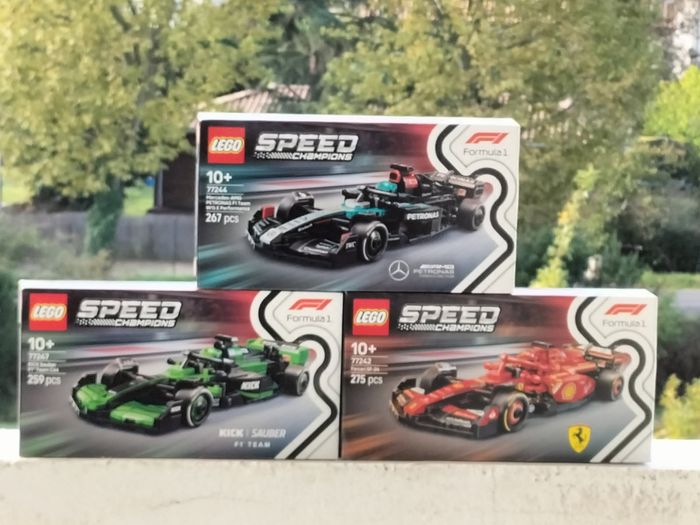 Lego voiture Ferrari mercedes AMG w15 petronas Kick Sauber Team C44
