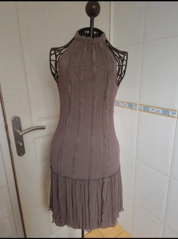 Jolie robe fluide couleur taupe femme 100% soie camaïeu taille M/38