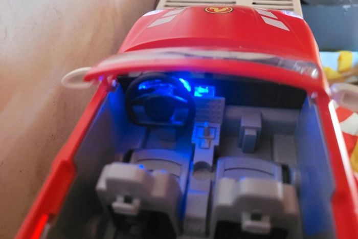 Superbe Porsche Mancan S Playmobil Pompiers 70277 complète, avec sirène, gyrophare et eclairages - photo numéro 9