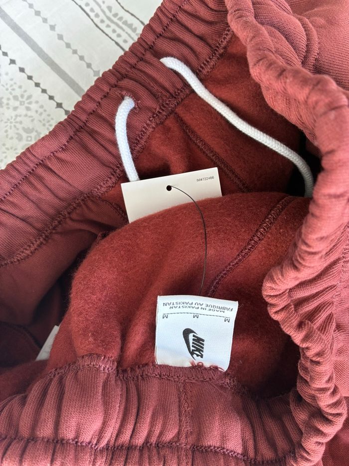 Ensemble Nike Solo Swooch Rouge - Taille M - Neuf - photo numéro 2