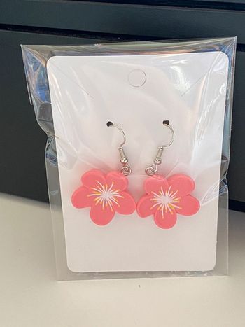 Très jolies boucles d’oreillers fleur rose