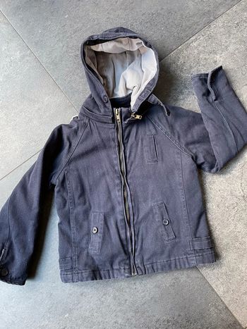 Veste bleu marine à capuche amovible