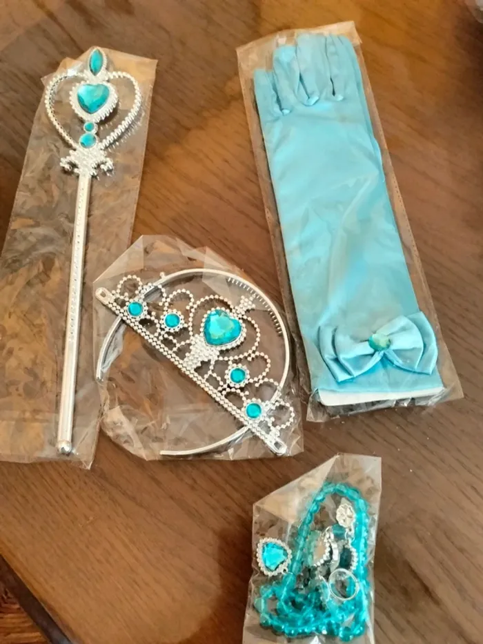Robe majestueuse bleu avec accessoires neuve 130 cm - photo numéro 11