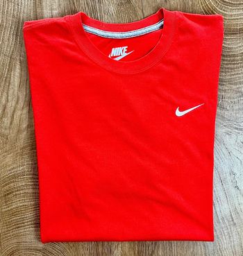 T.shirt rouge Nike (brodé) pour homme en taille L