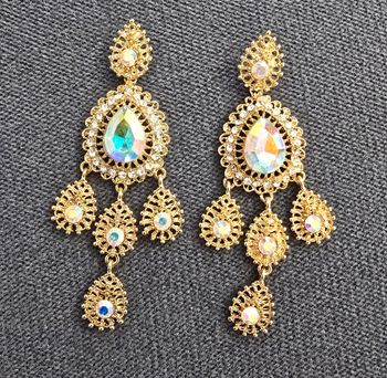 Boucles d’oreilles pendante dorées chandelier avec pierres iridescentes bijoux soirée & mariage