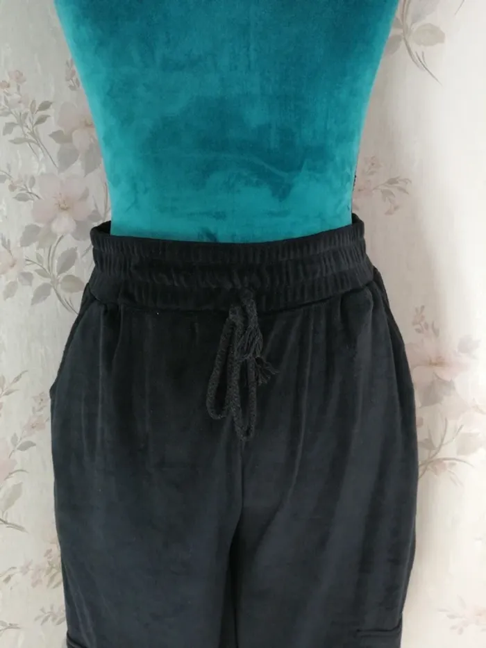 Pantalon de jogging noir style cargo en velours / sans marque / (L-XL) - photo numéro 3