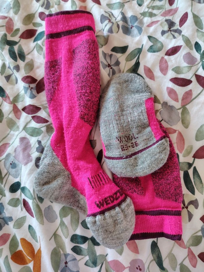 1 paire de chaussettes de ski roses